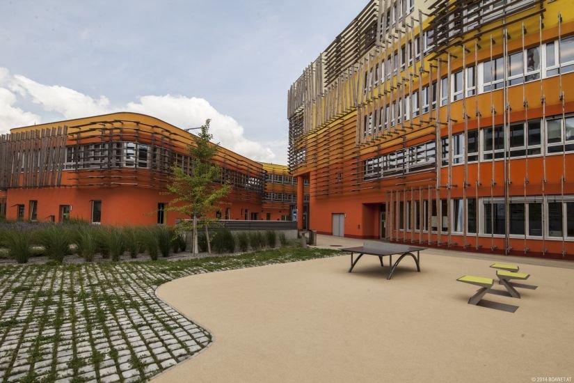 Kleinteilige Betonsteinpflaster am Campus WU